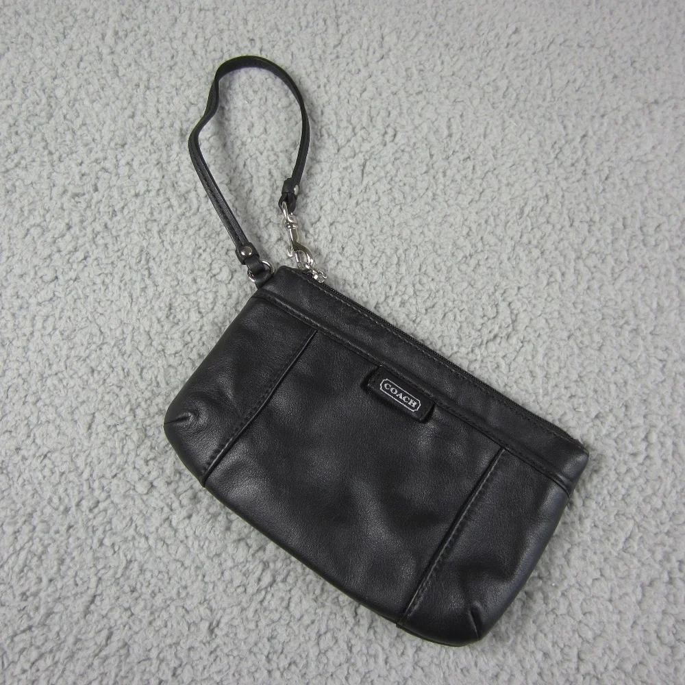 COACH  Patent Leather Wristlet Wallet Black‎ 7x5X1inch